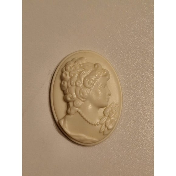 Vintage Cameo Victorian style lady with pearls flower. Brooch Pendant Charm - Picture 2 of 6